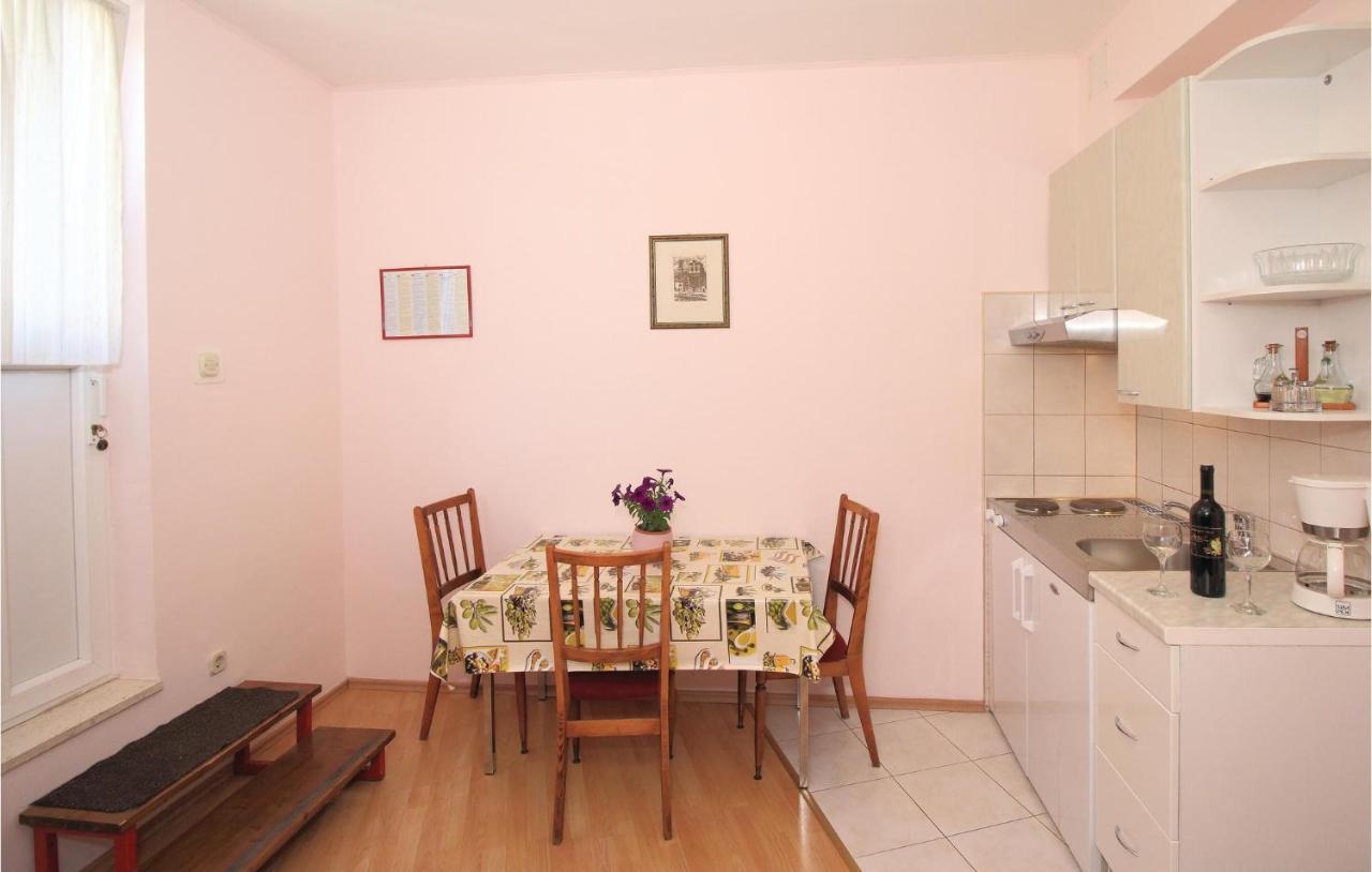 1 Bedroom Nice Apartment In Kastel Sucurac Kaštela المظهر الخارجي الصورة