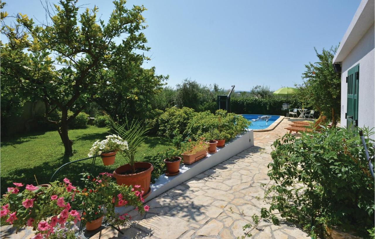1 Bedroom Nice Apartment In Kastel Sucurac Kaštela المظهر الخارجي الصورة