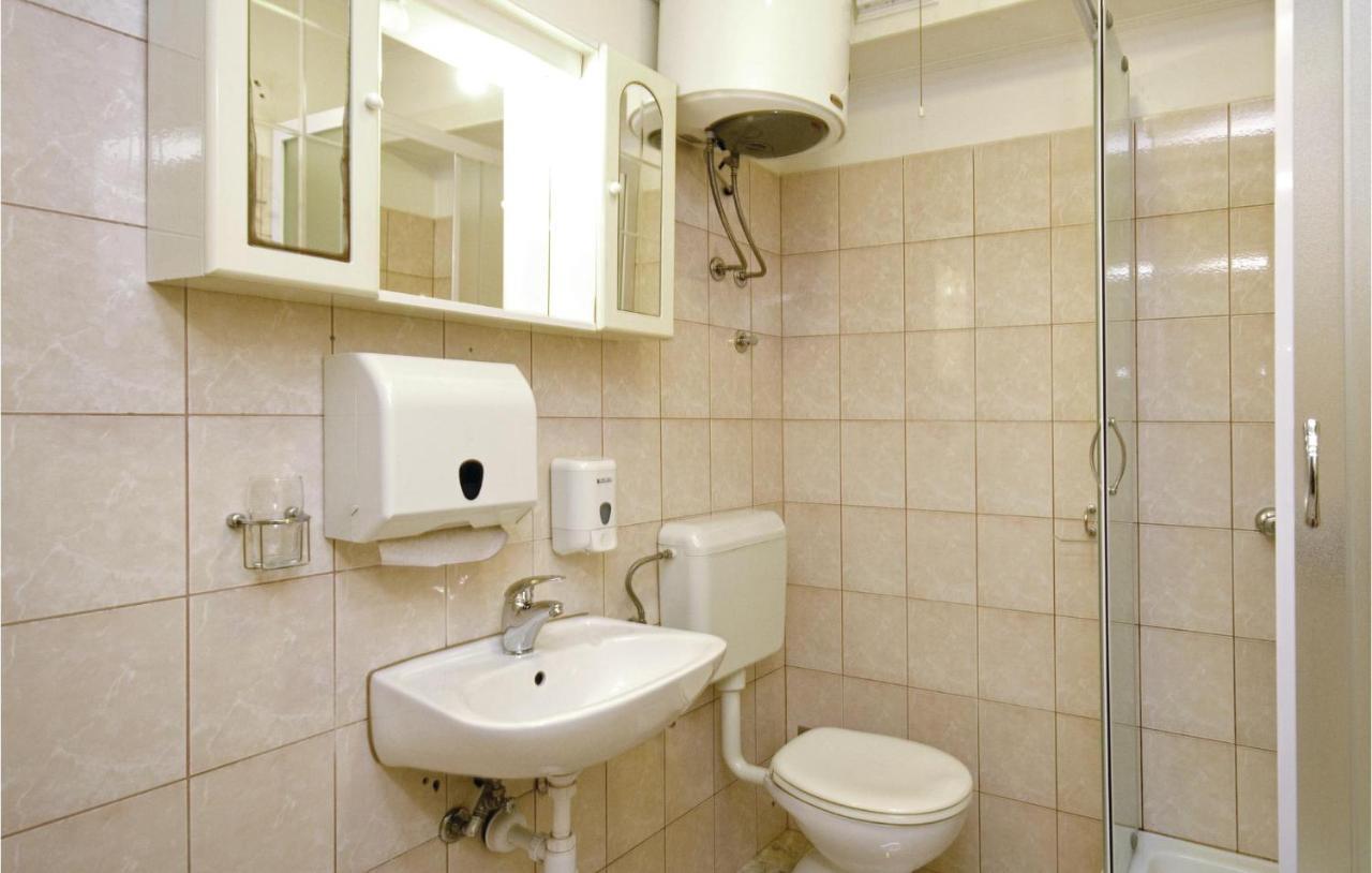1 Bedroom Nice Apartment In Kastel Sucurac Kaštela المظهر الخارجي الصورة