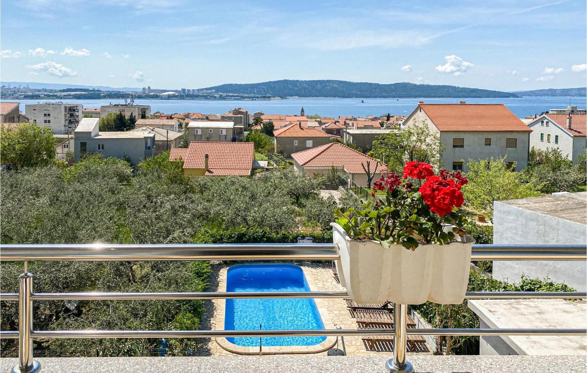 1 Bedroom Nice Apartment In Kastel Sucurac Kaštela المظهر الخارجي الصورة